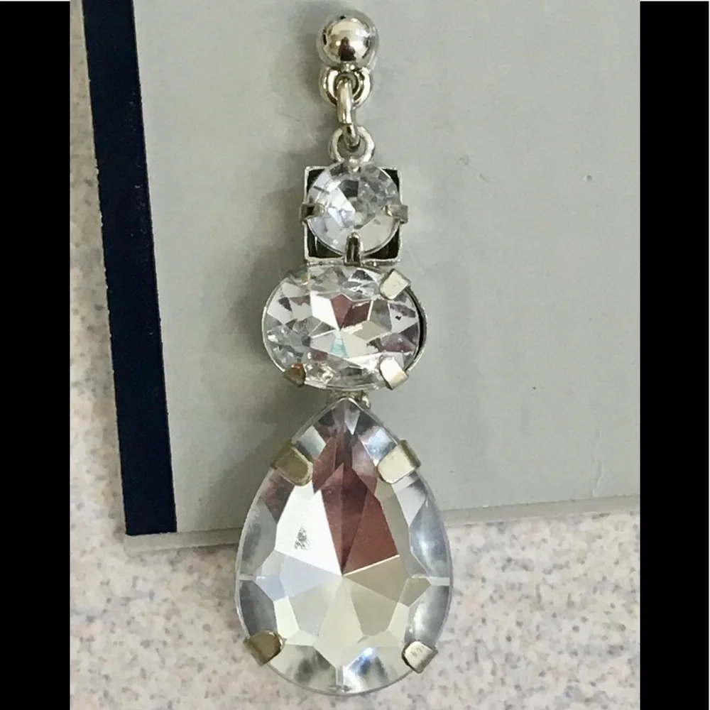 Amazing NWOT Anne Klein teardrop crystal earrings - Picture 2 of 7